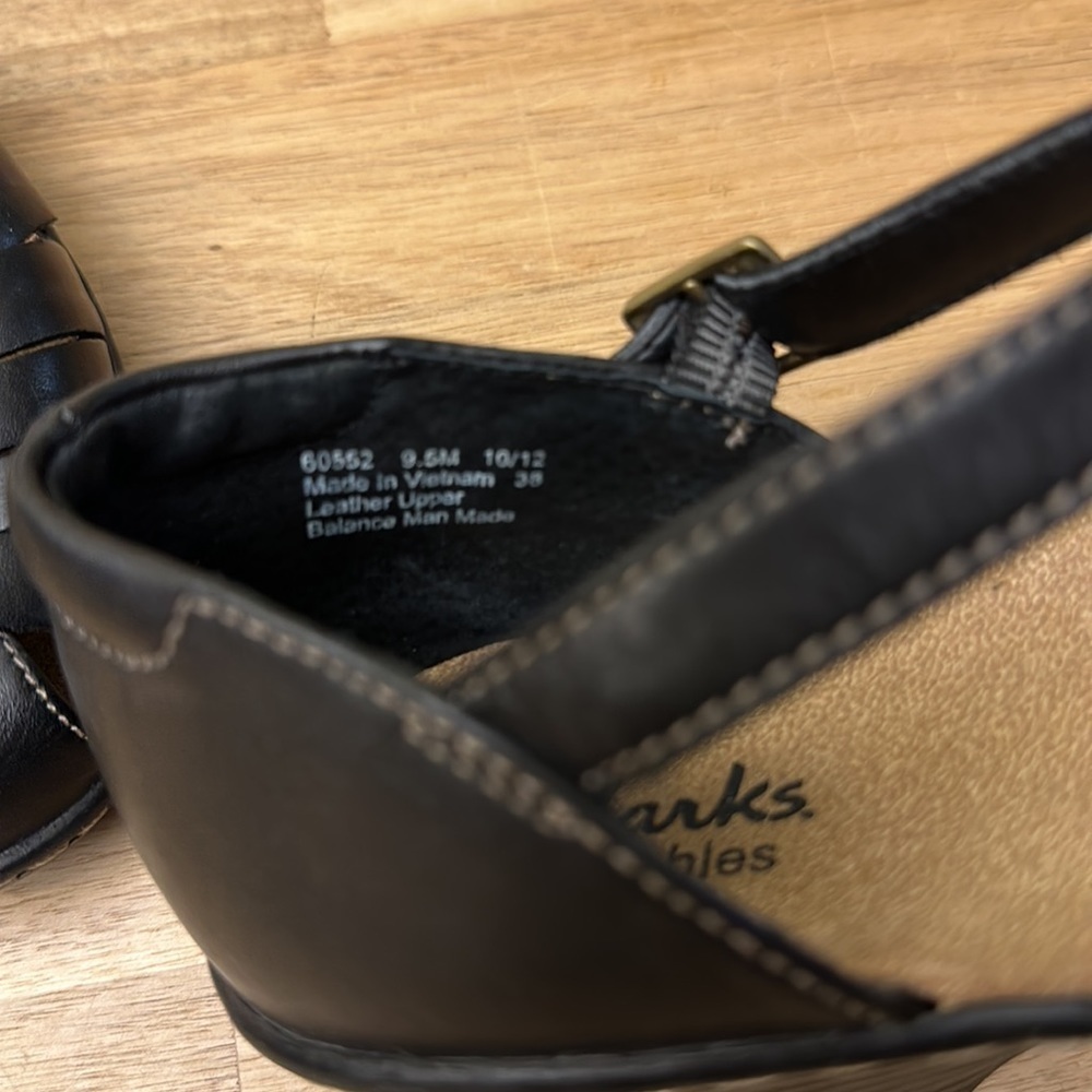 CLARKS shoes - Picture 5 of 6